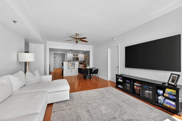 1025 MAXWELL LANE Unit: 212
