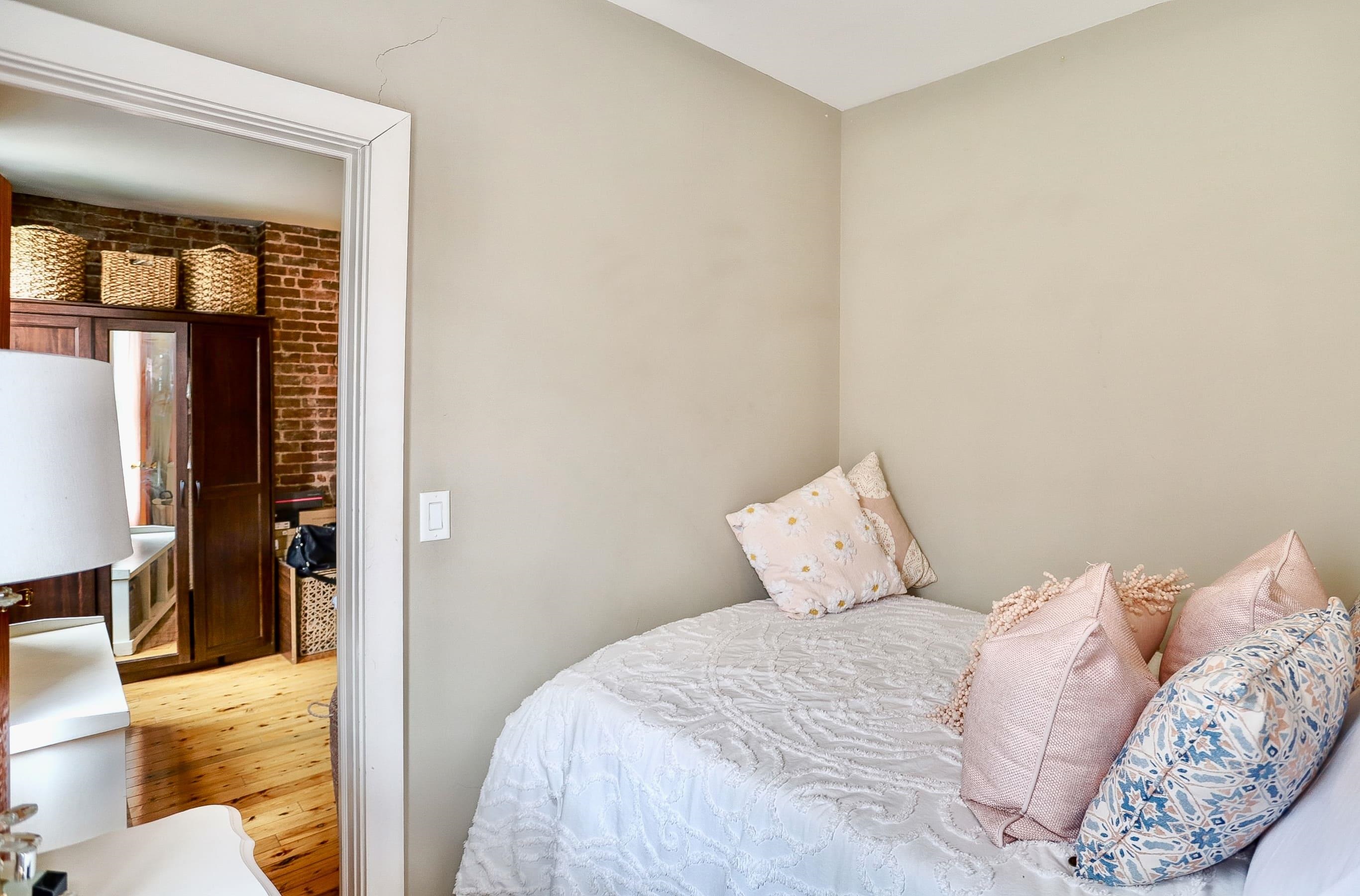 341 PARK AVE Unit: 2