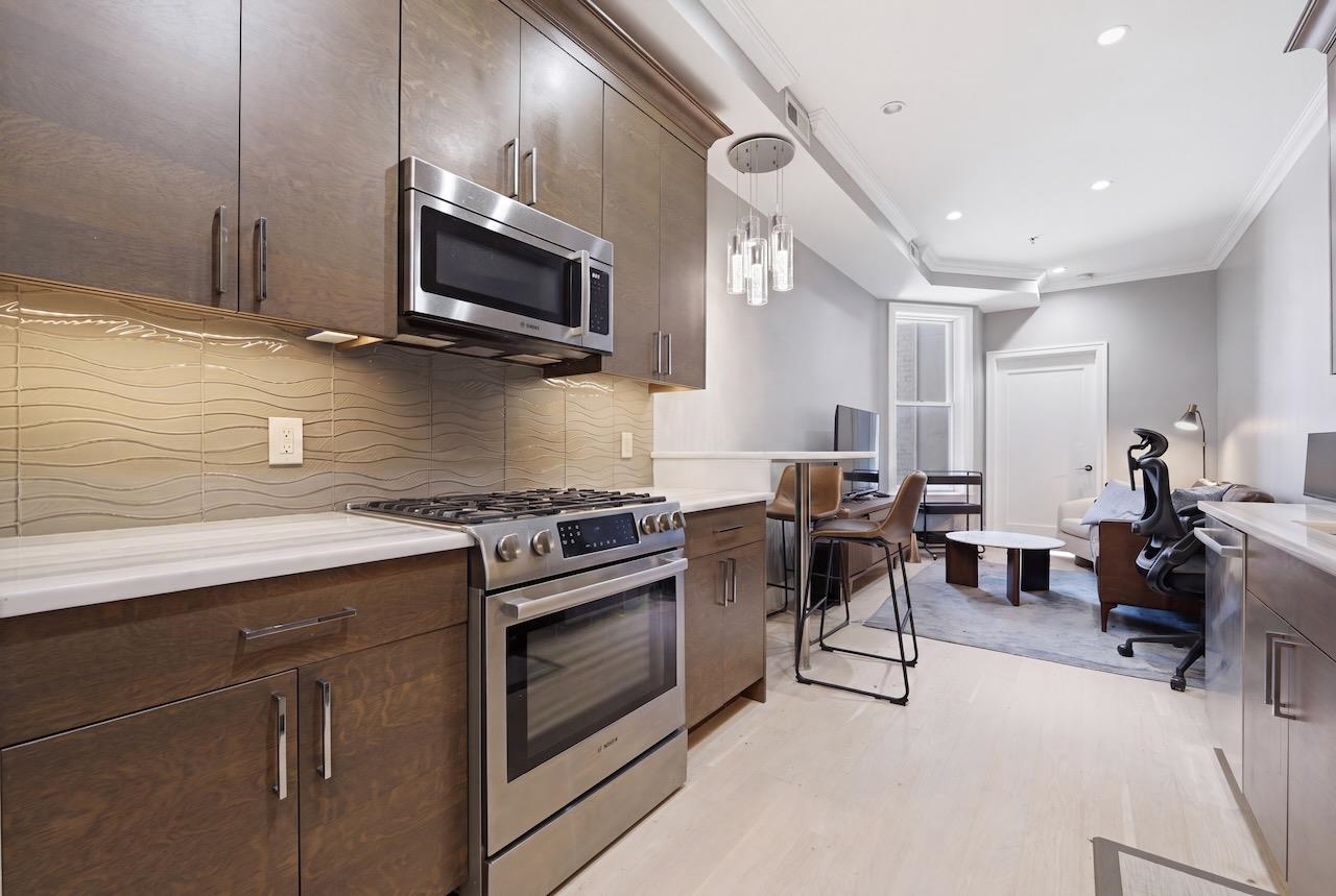 313 WASHINGTON ST Unit: 4