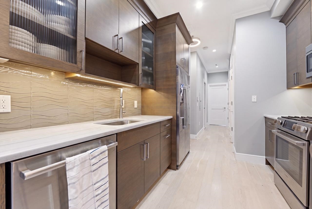 313 WASHINGTON ST Unit: 4