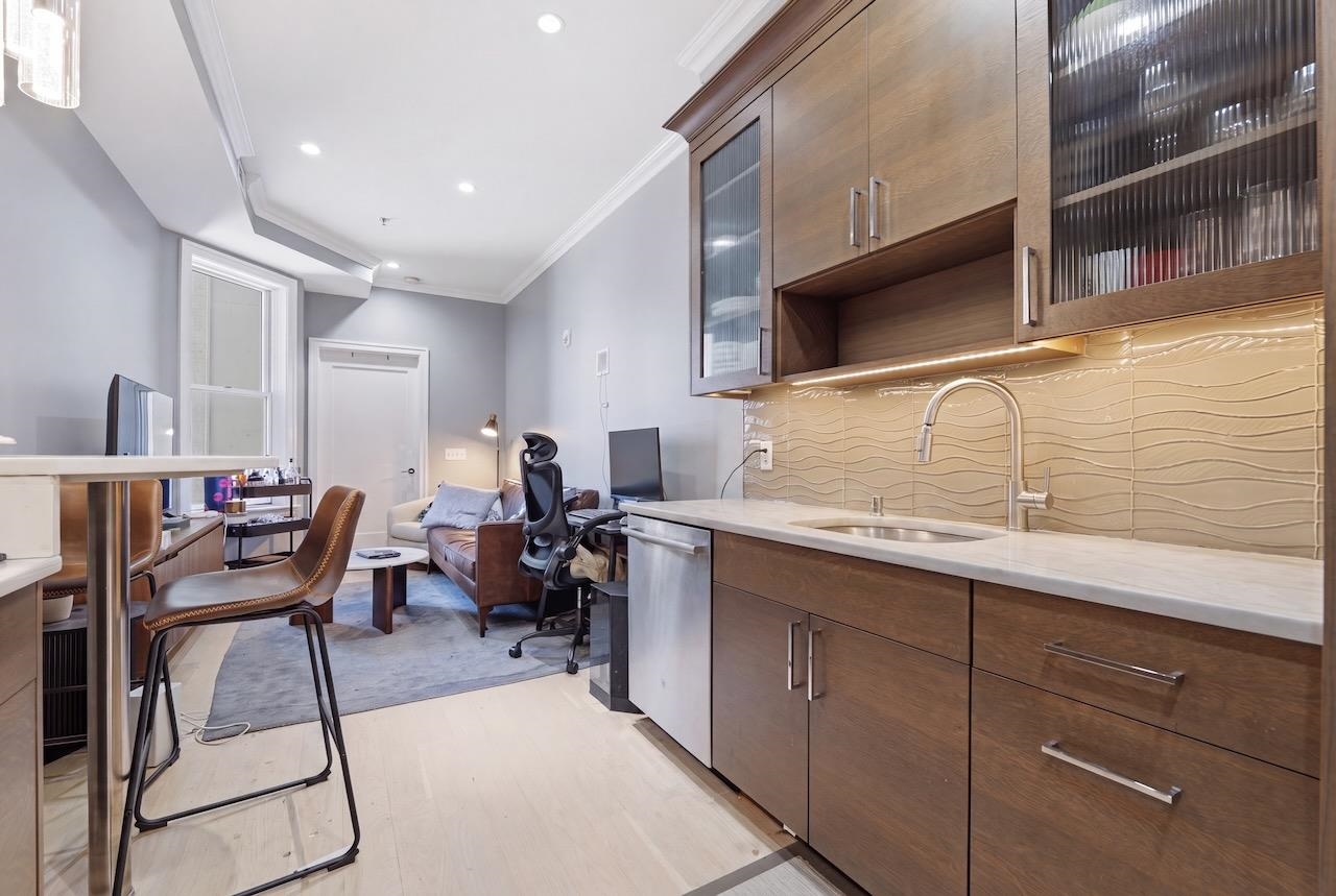 313 WASHINGTON ST Unit: 4
