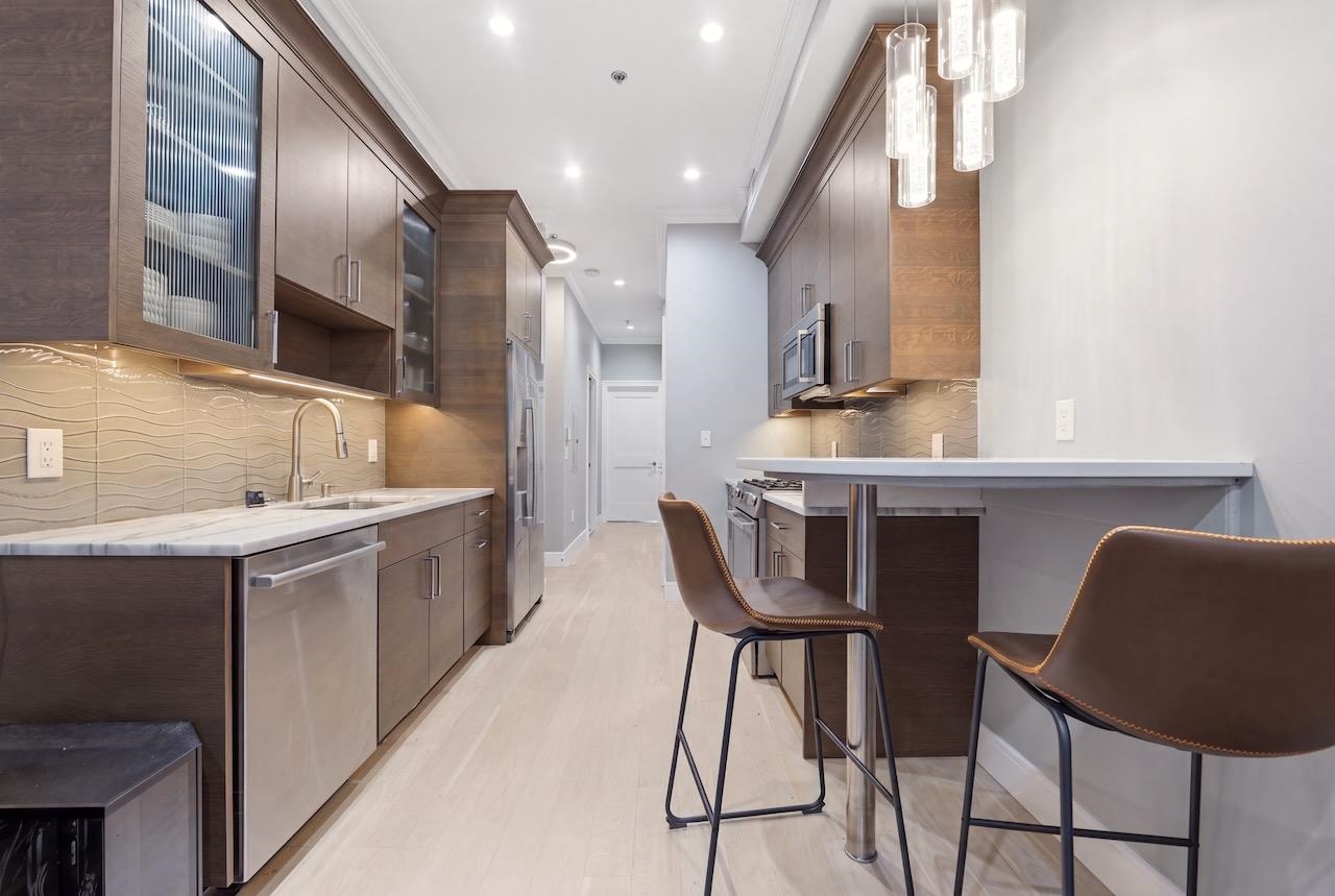 313 WASHINGTON ST Unit: 4
