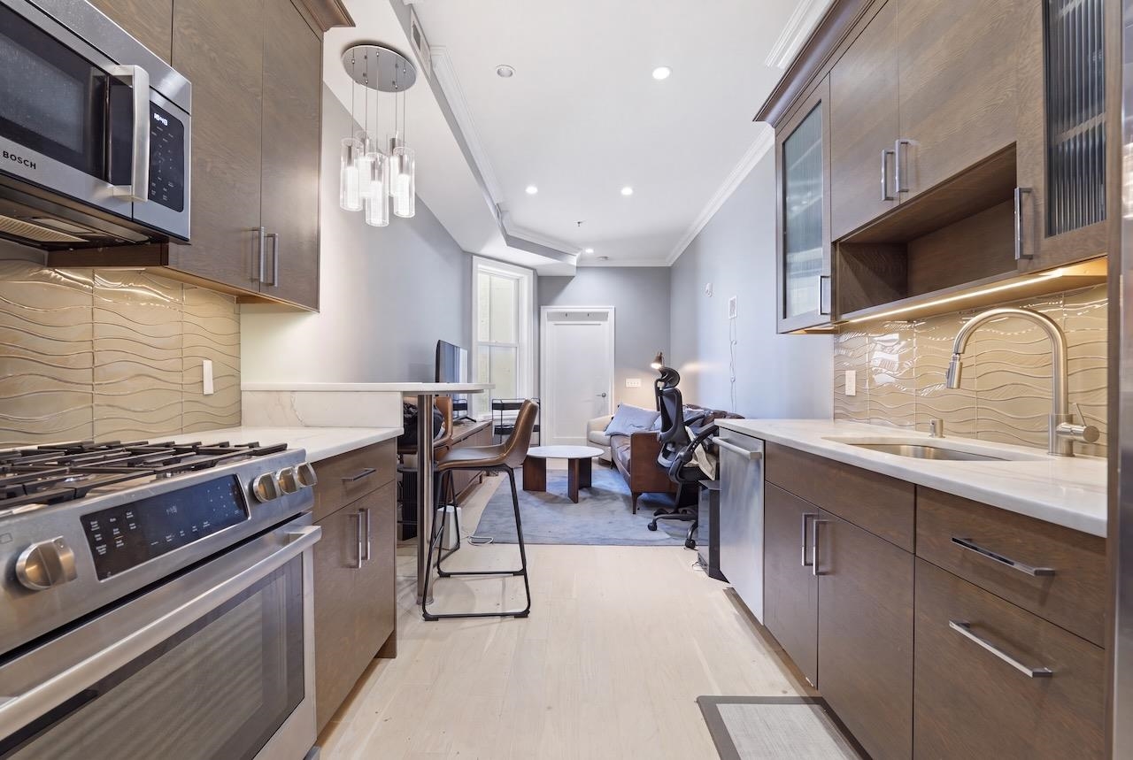 313 WASHINGTON ST Unit: 4