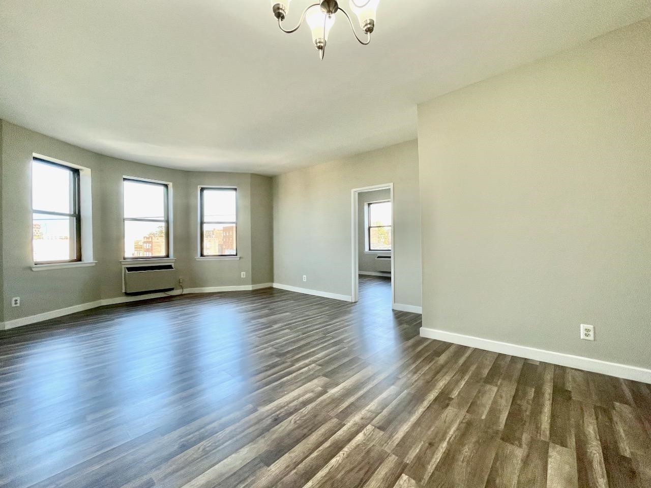 43-49 VAN WAGENEN AVE Unit: 4B