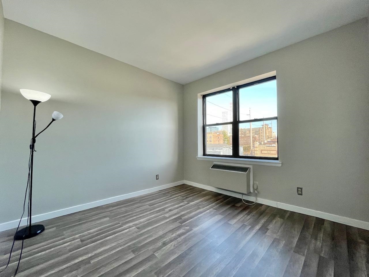 43-49 VAN WAGENEN AVE Unit: 4B