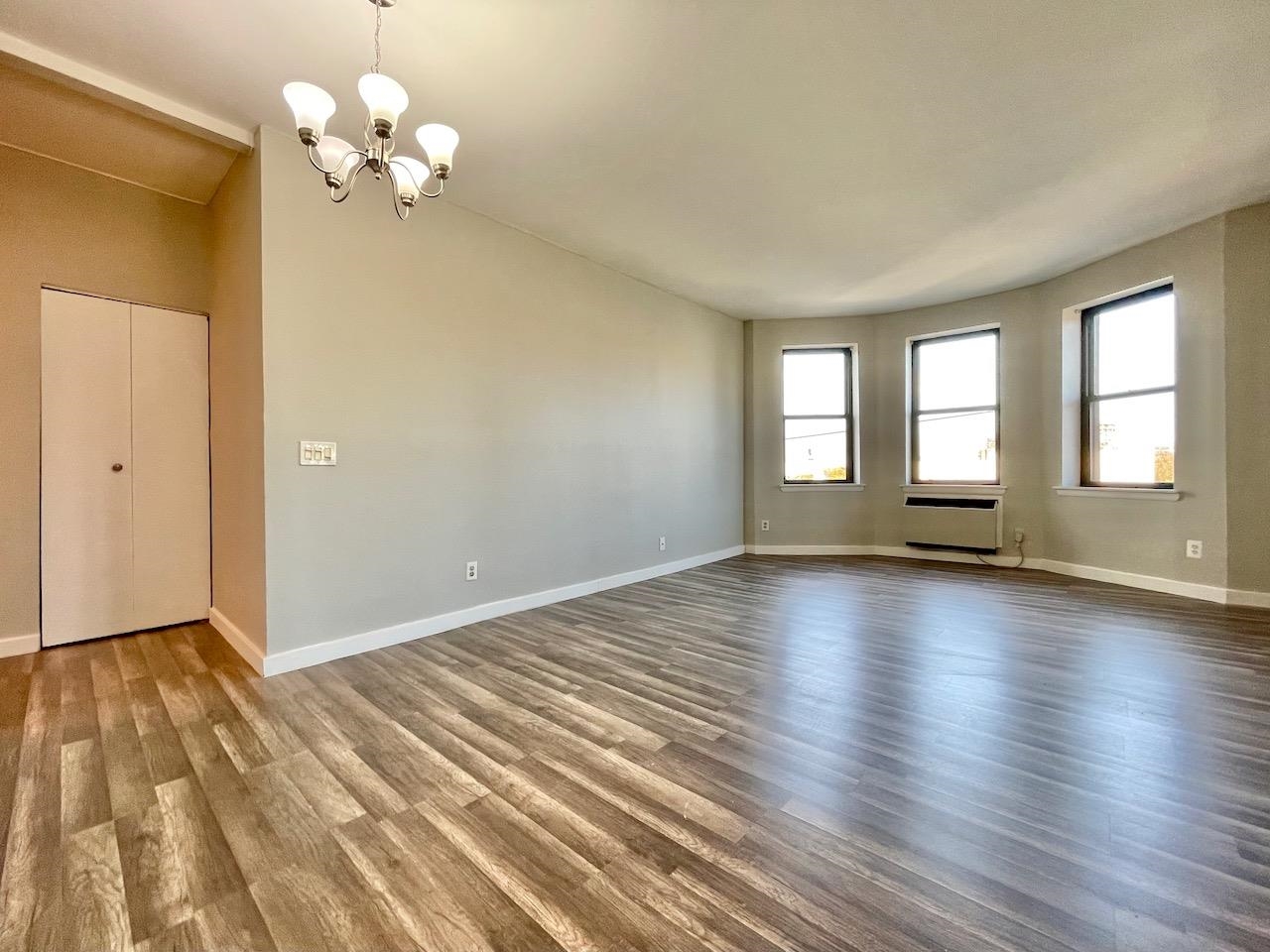 43-49 VAN WAGENEN AVE Unit: 4B