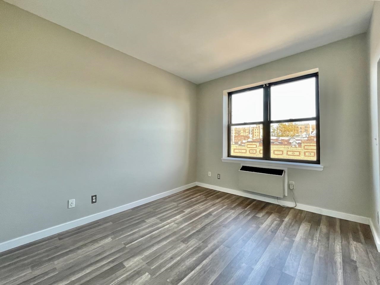 43-49 VAN WAGENEN AVE Unit: 4B