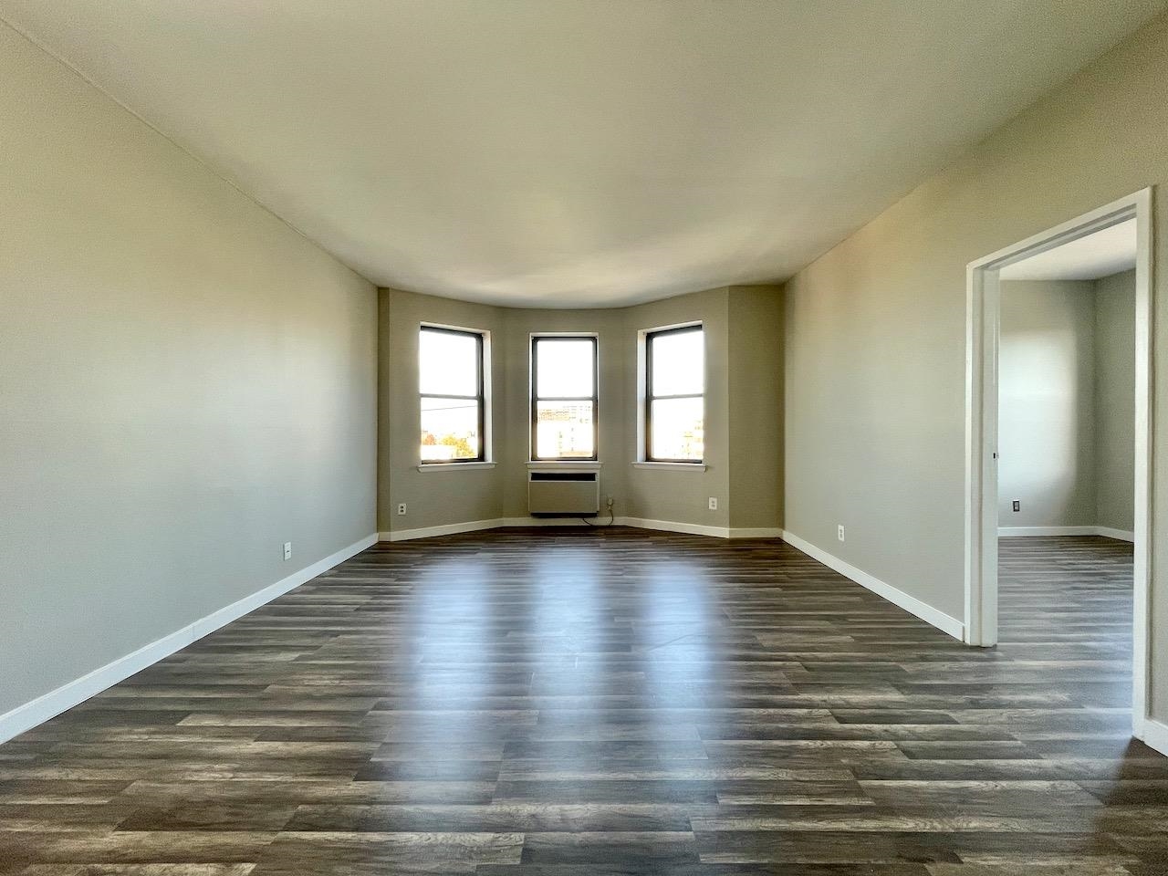 43-49 VAN WAGENEN AVE Unit: 4B