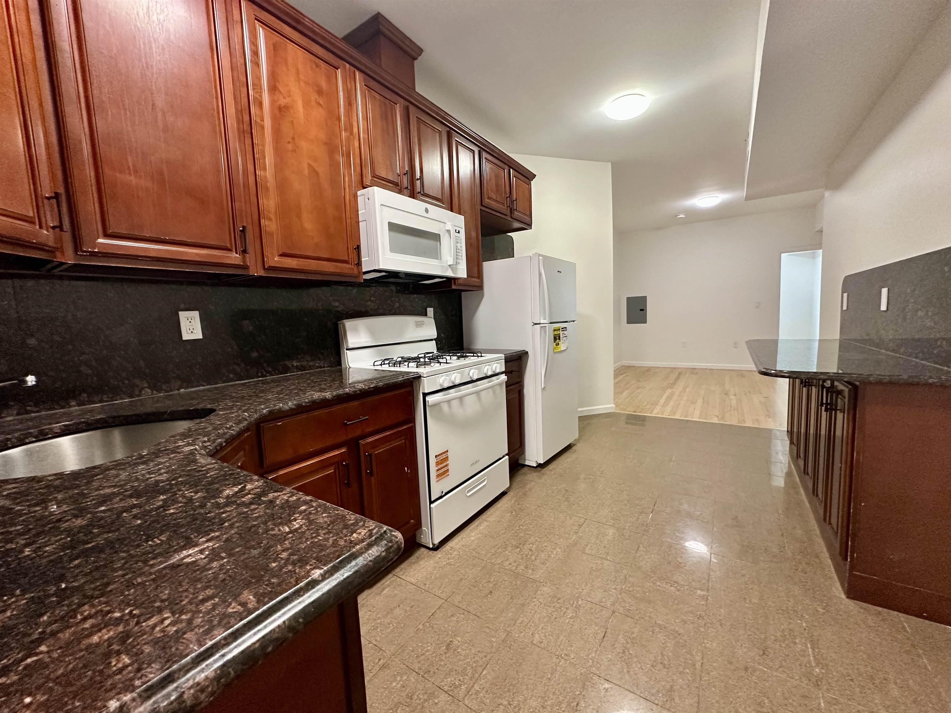 3521 JOHN F KENNEDY BLVD Unit: 2R