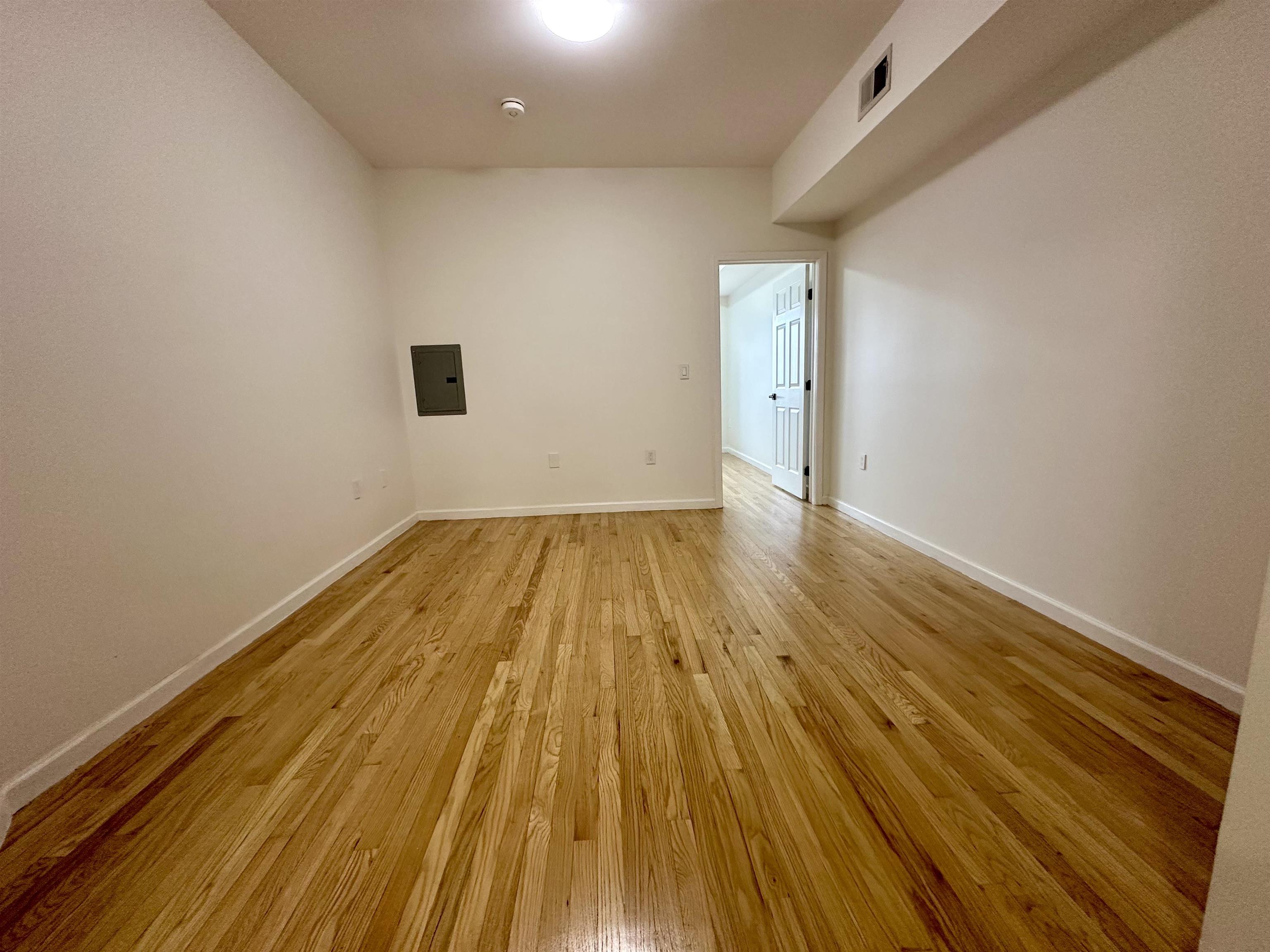 3521 JOHN F KENNEDY BLVD Unit: 2R