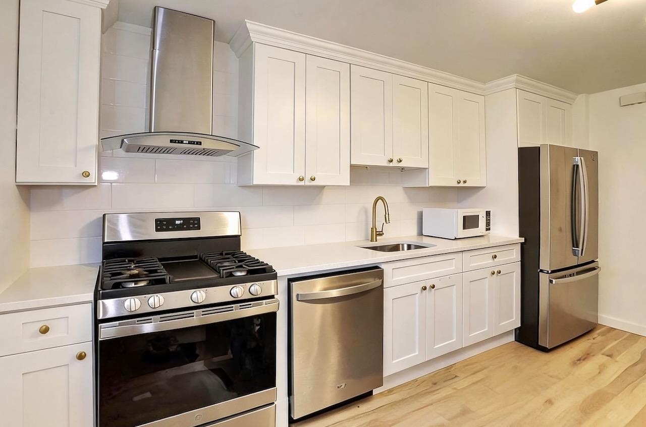 92 WEST 15TH ST Unit: 2