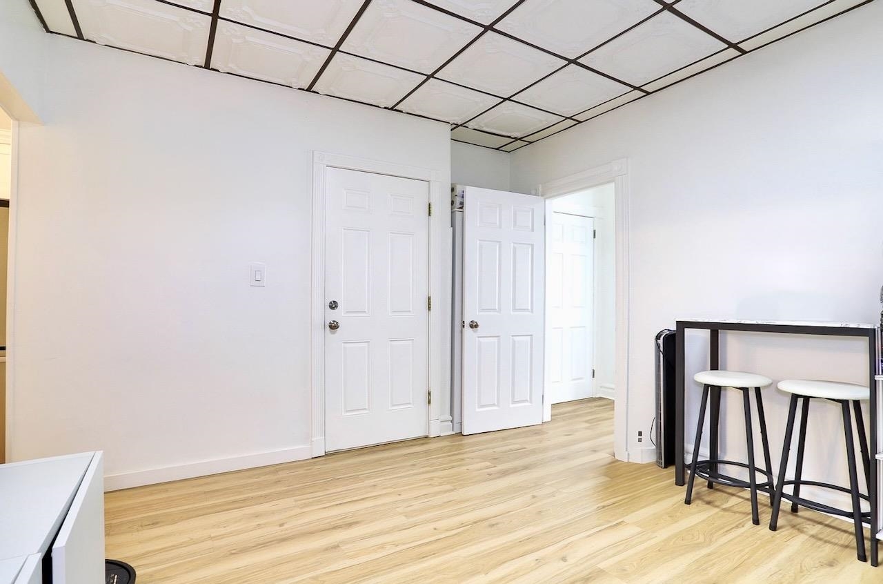 92 WEST 15TH ST Unit: 2
