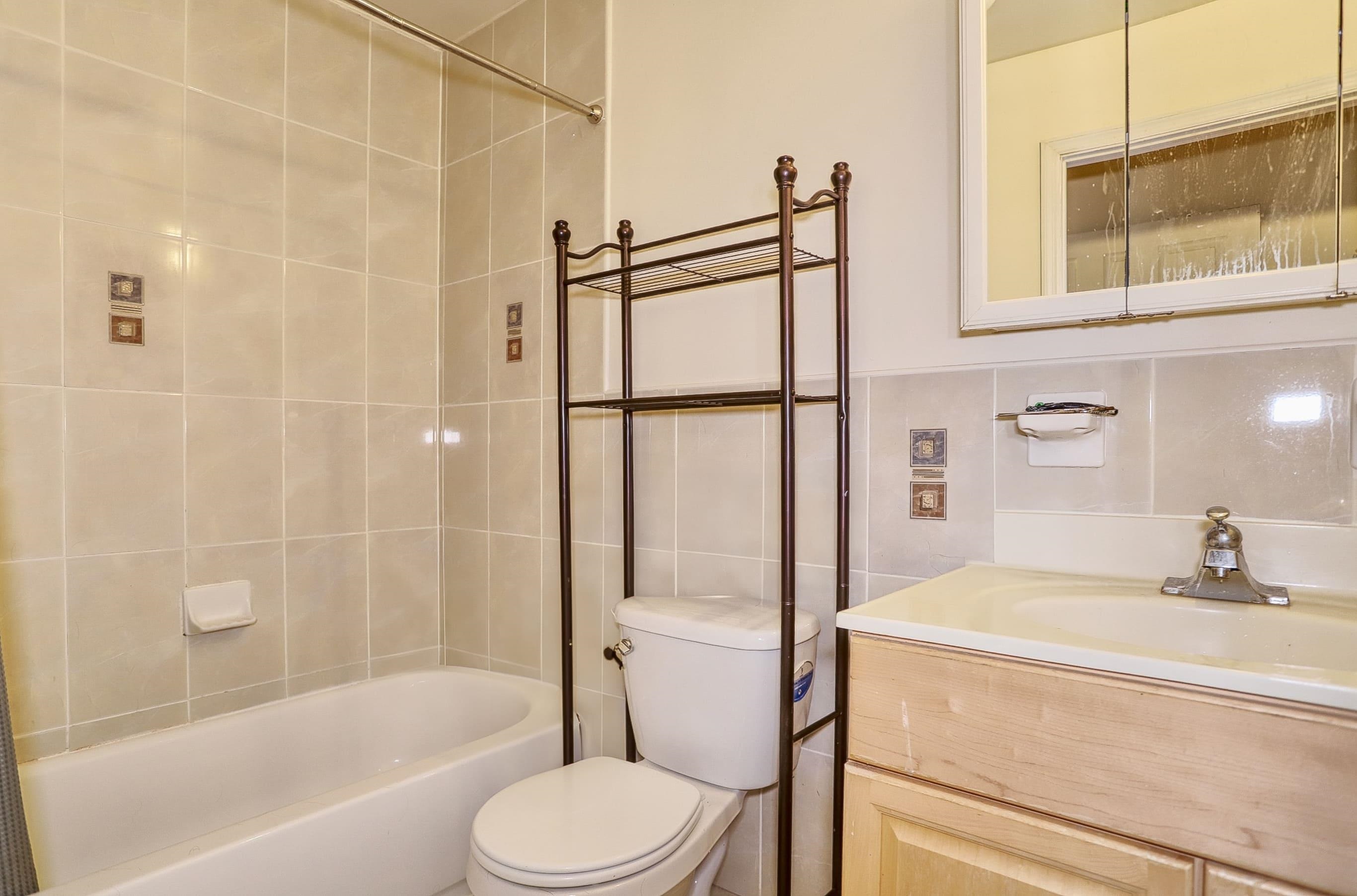 210 NEW YORK AVE Unit: 2
