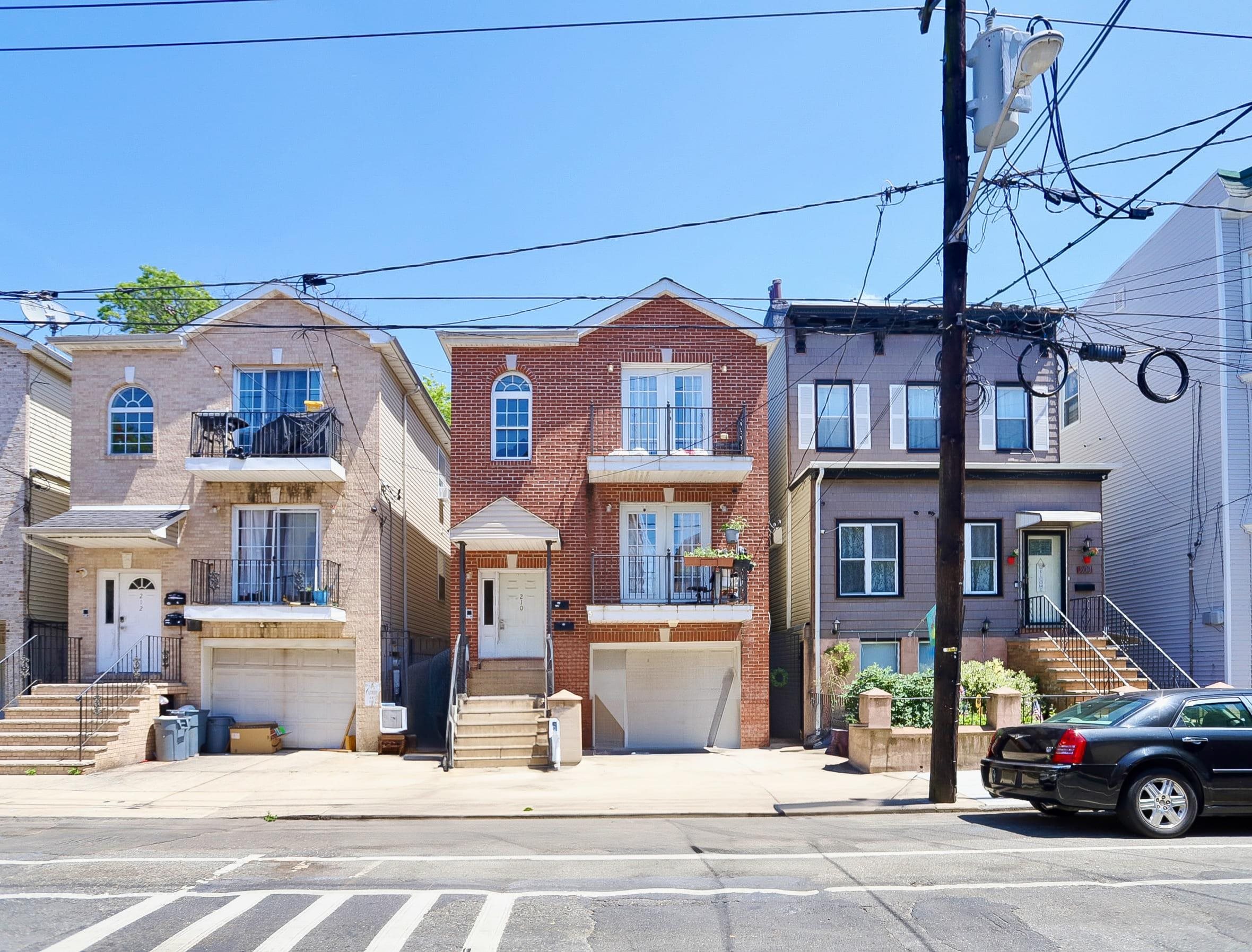 210 NEW YORK AVE Unit: 2