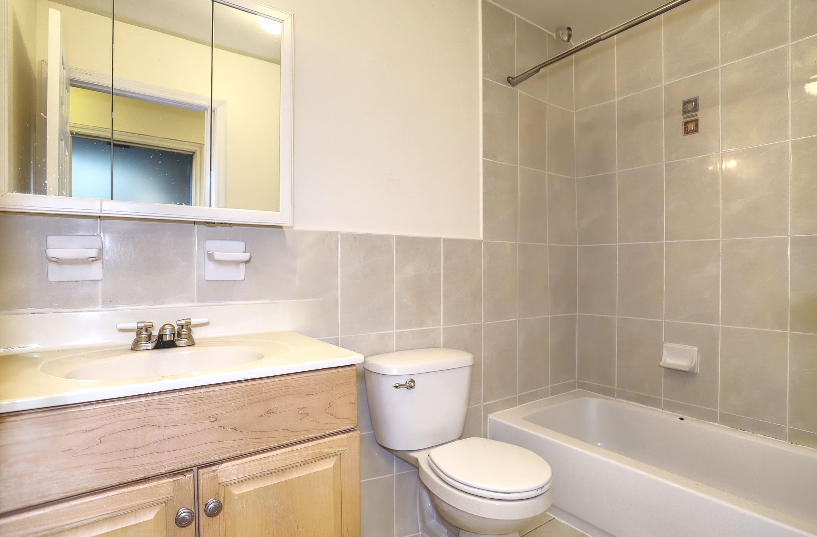 210 NEW YORK AVE Unit: 2