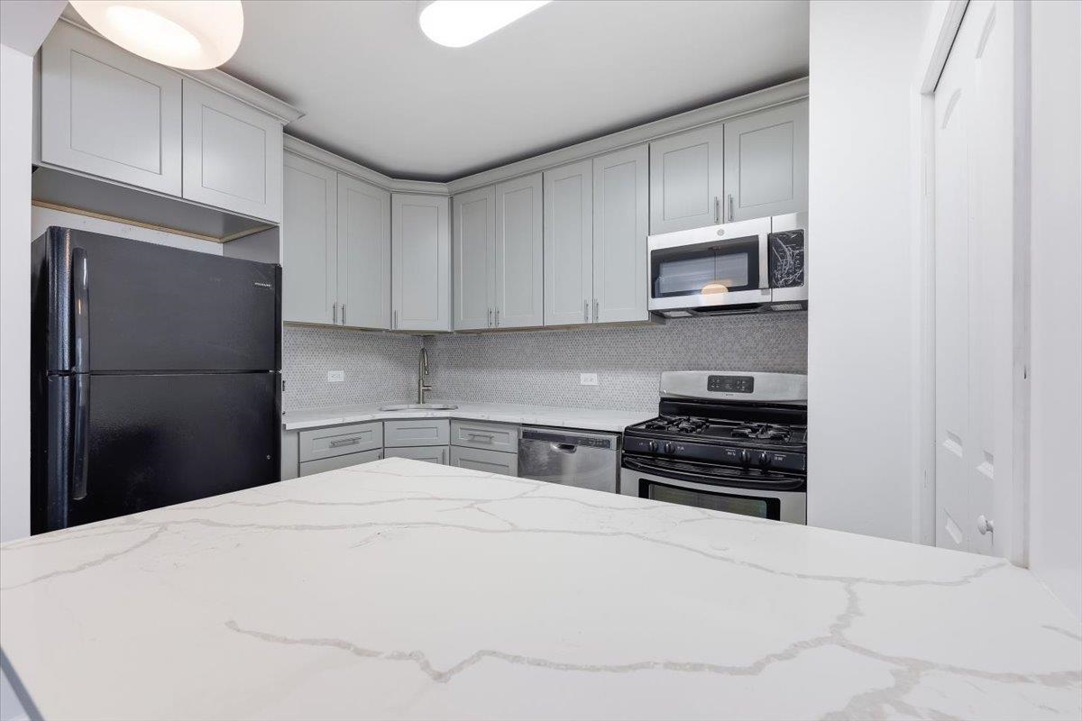 45 RIVER DR SOUTH Unit: 609