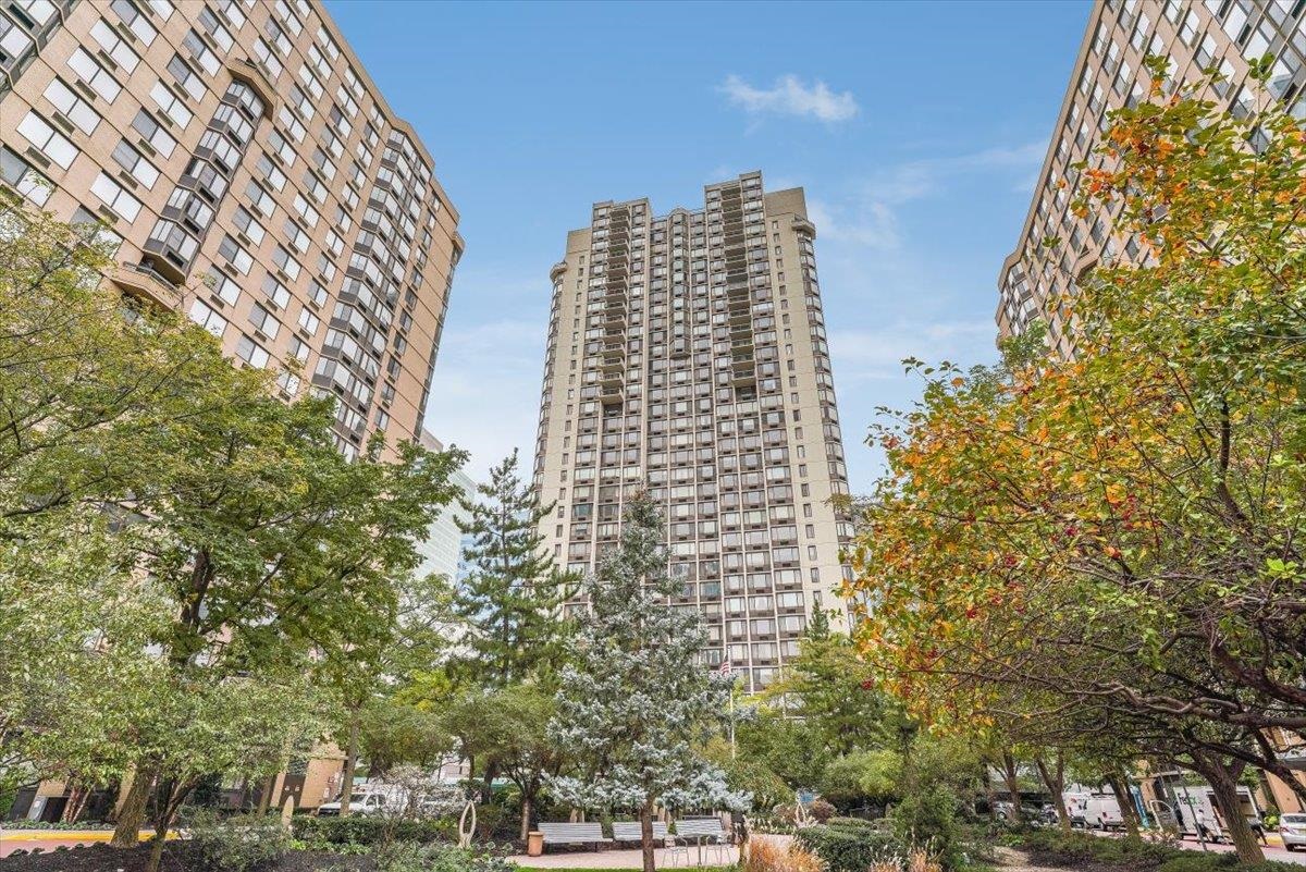 45 RIVER DR SOUTH Unit: 609