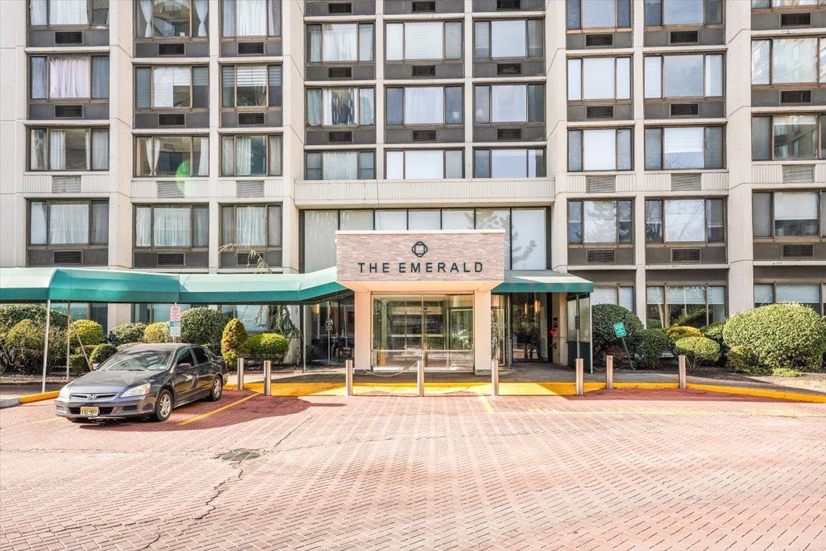 45 RIVER DR SOUTH Unit: 609