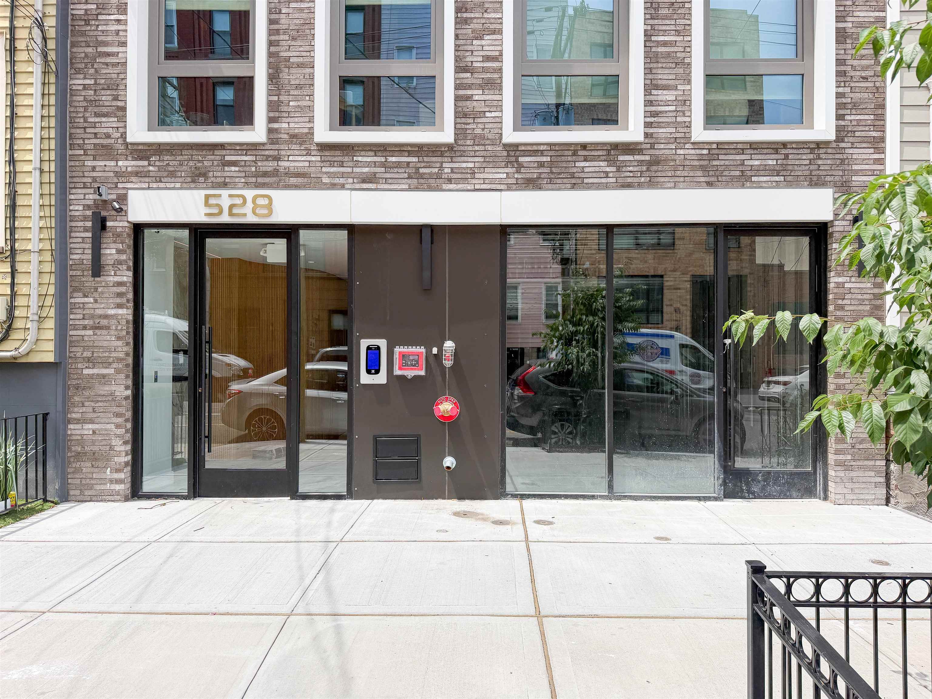 528 ADAMS ST Unit: C