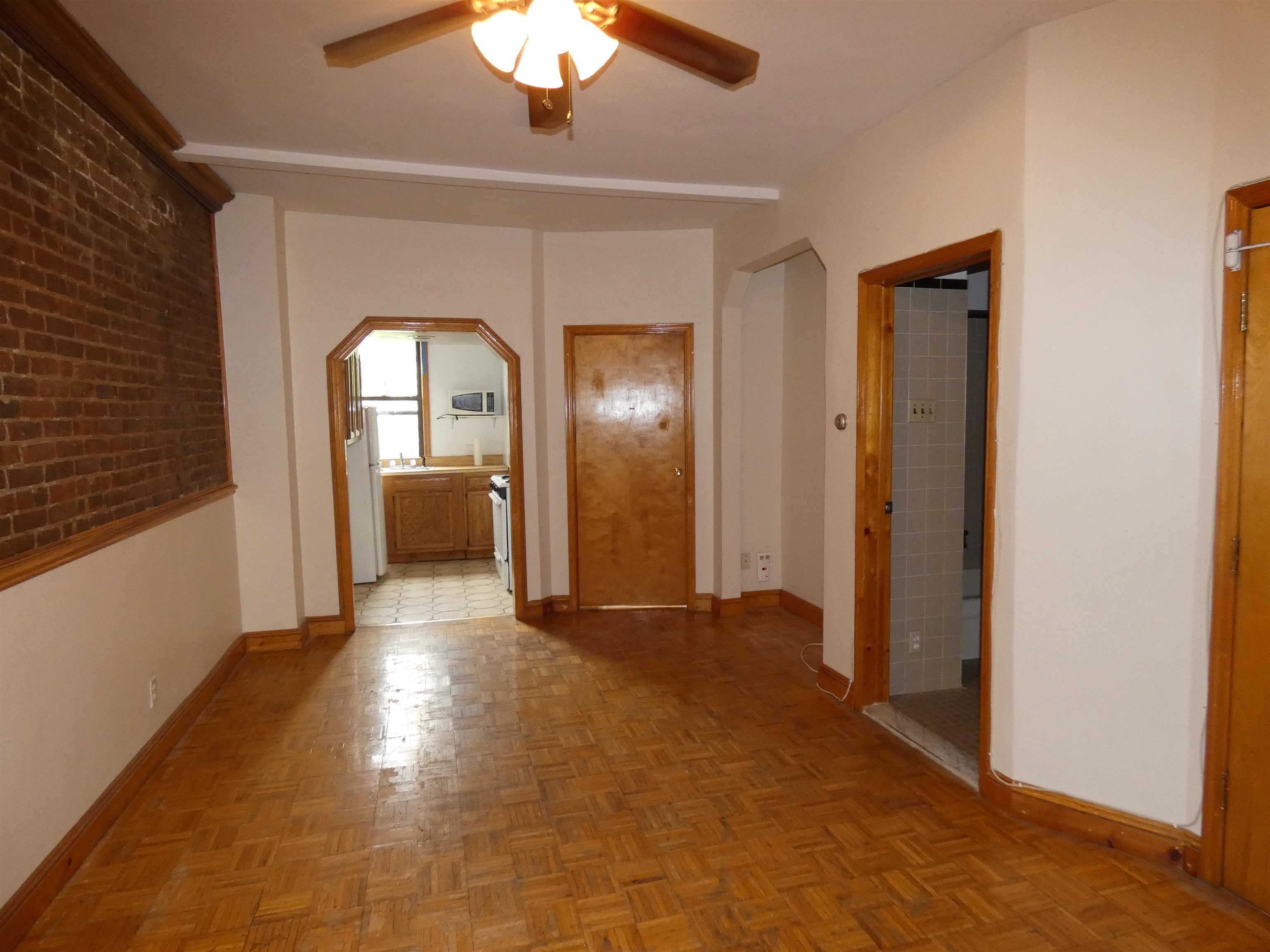 936 WILLOW AVE Unit: 3