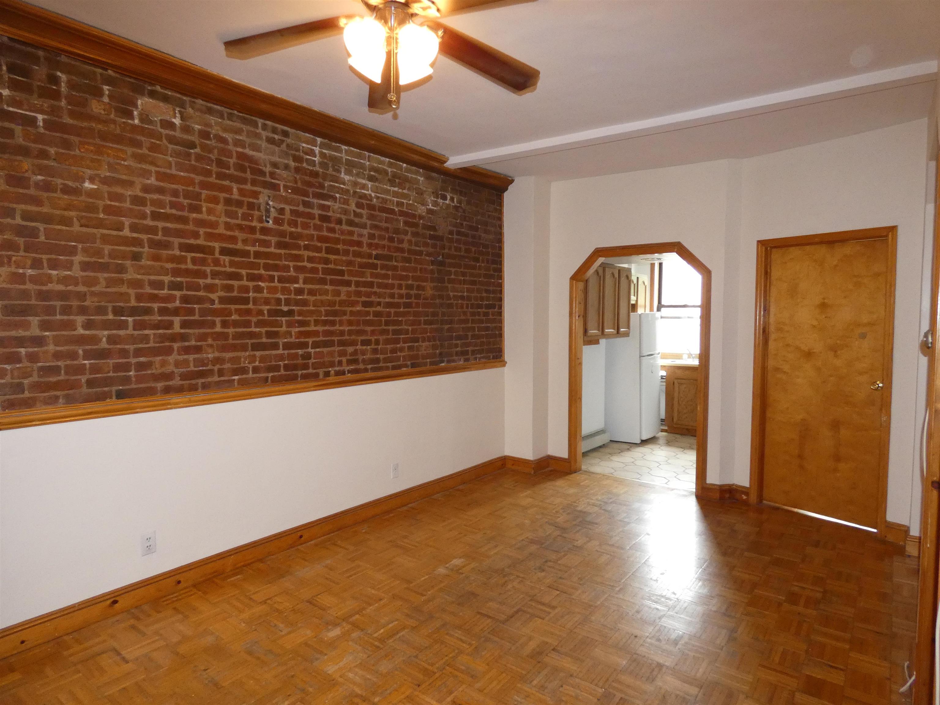 936 WILLOW AVE Unit: 3
