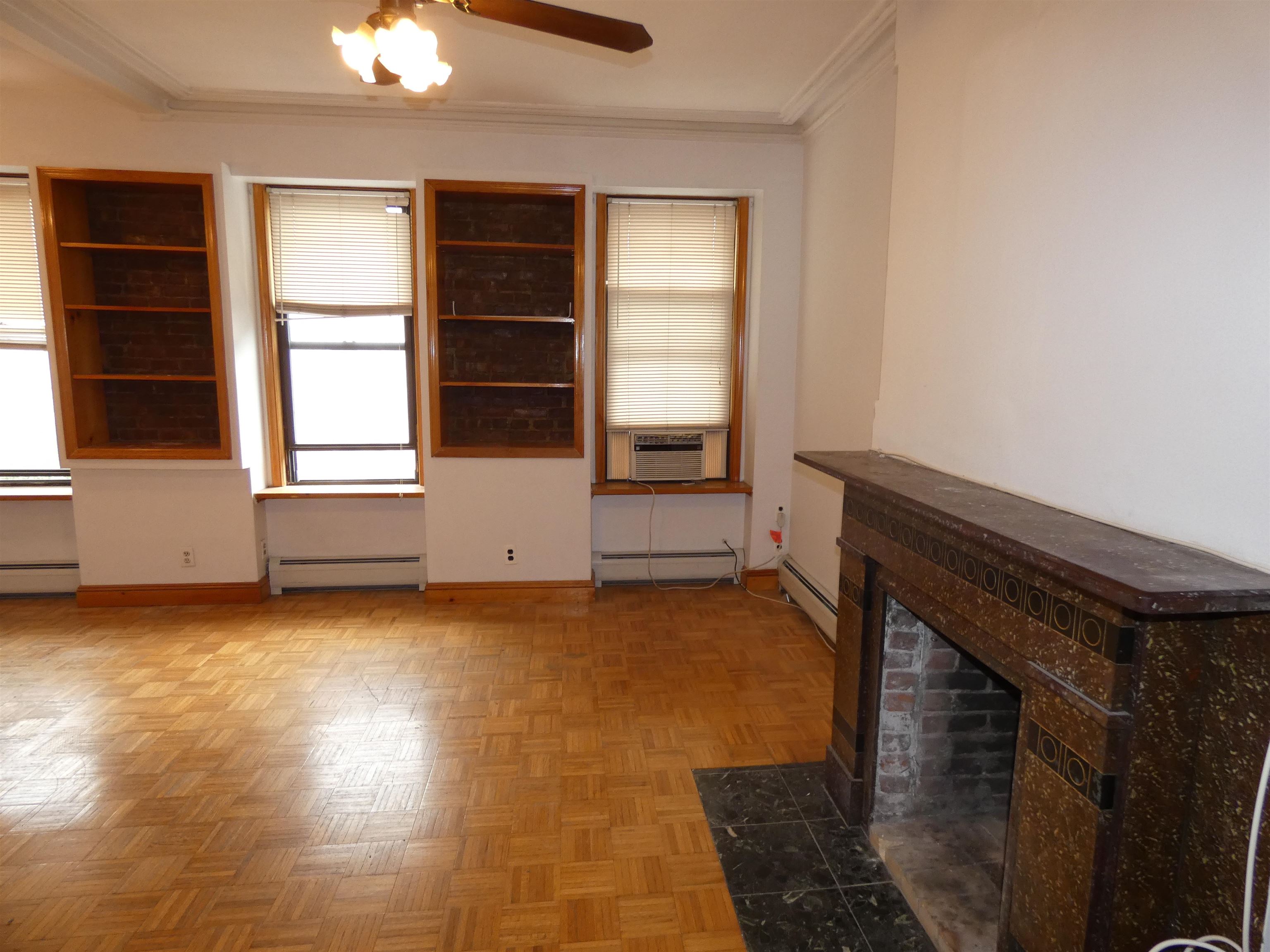 936 WILLOW AVE Unit: 3