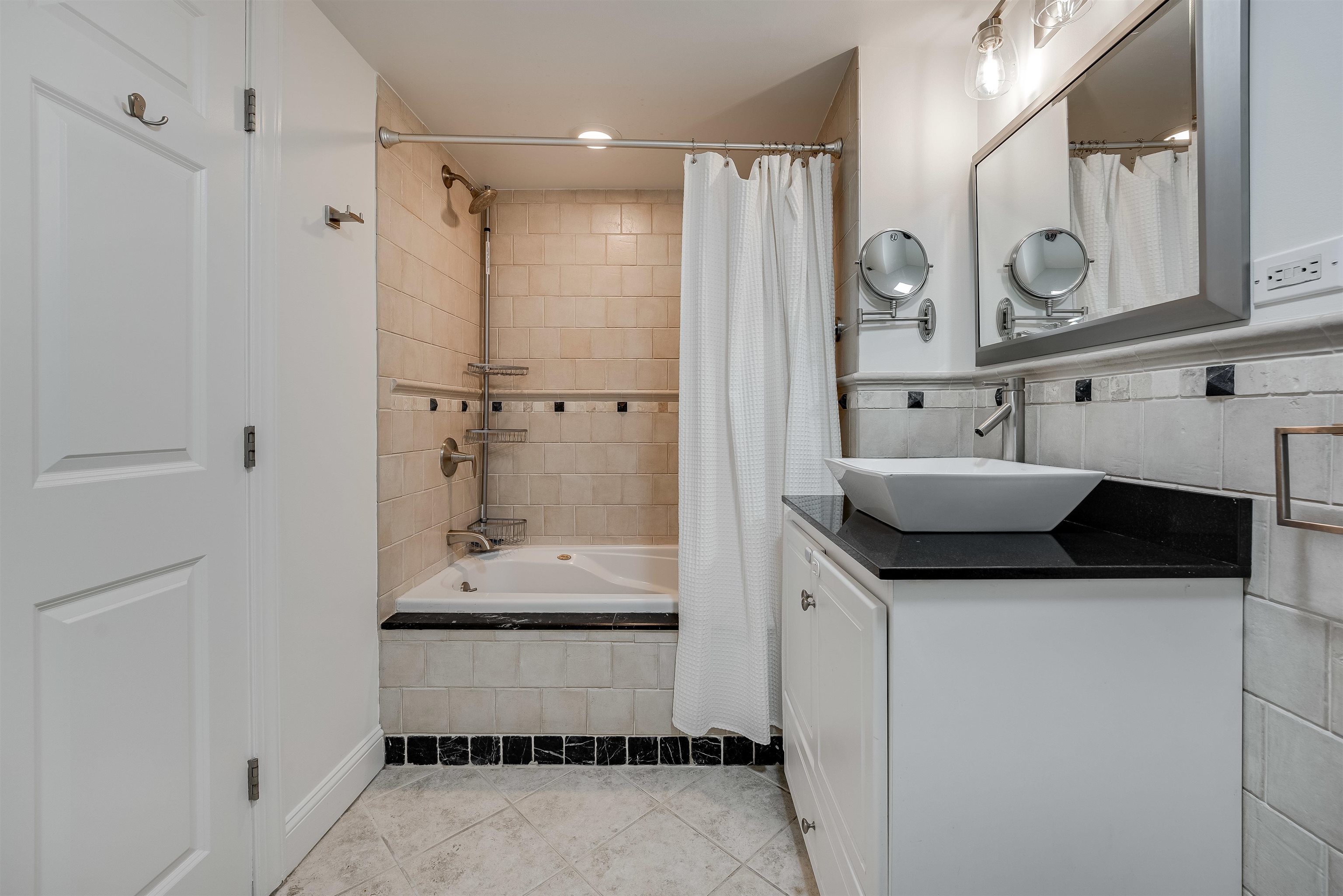 829 WASHINGTON ST Unit: 5