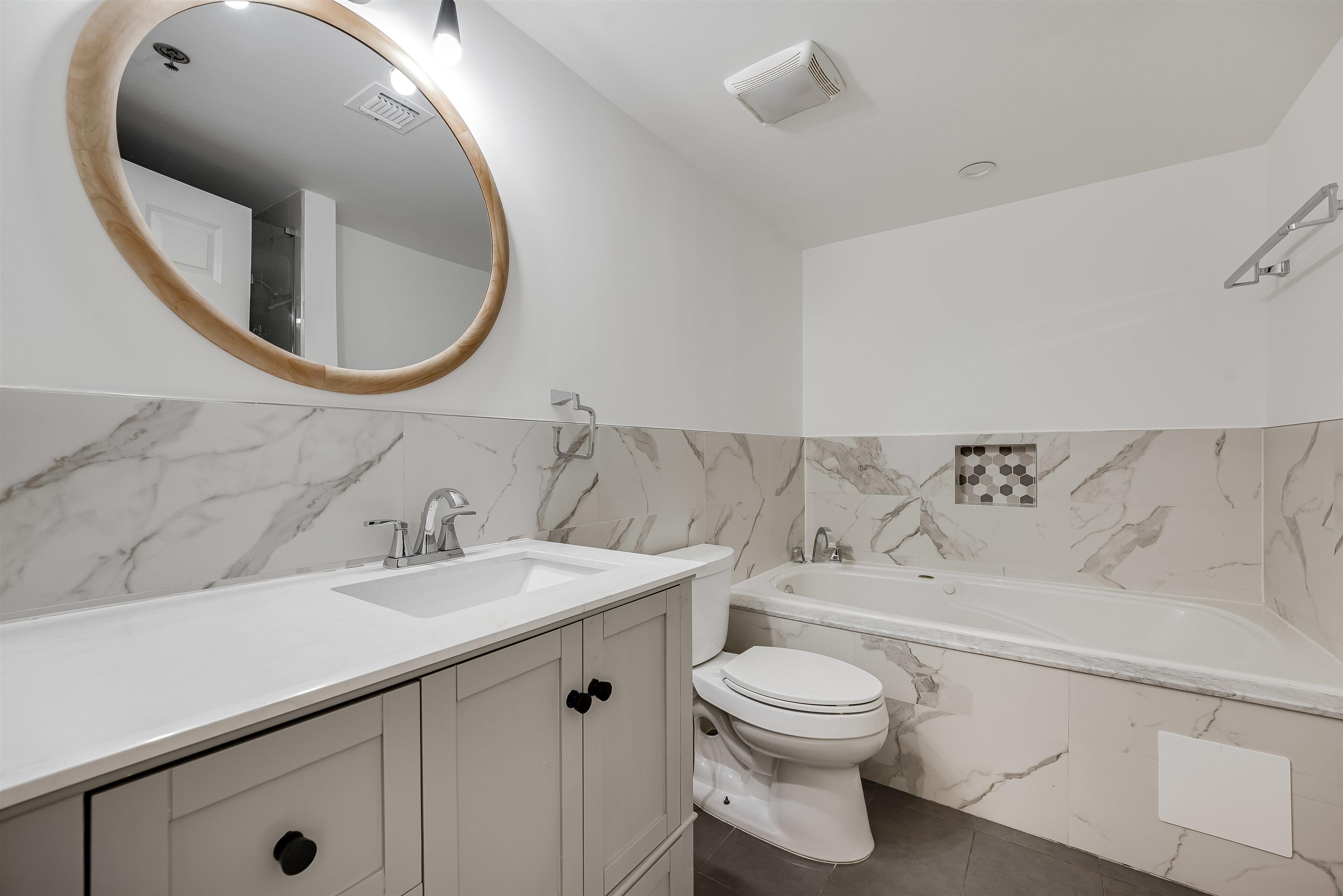 829 WASHINGTON ST Unit: 5