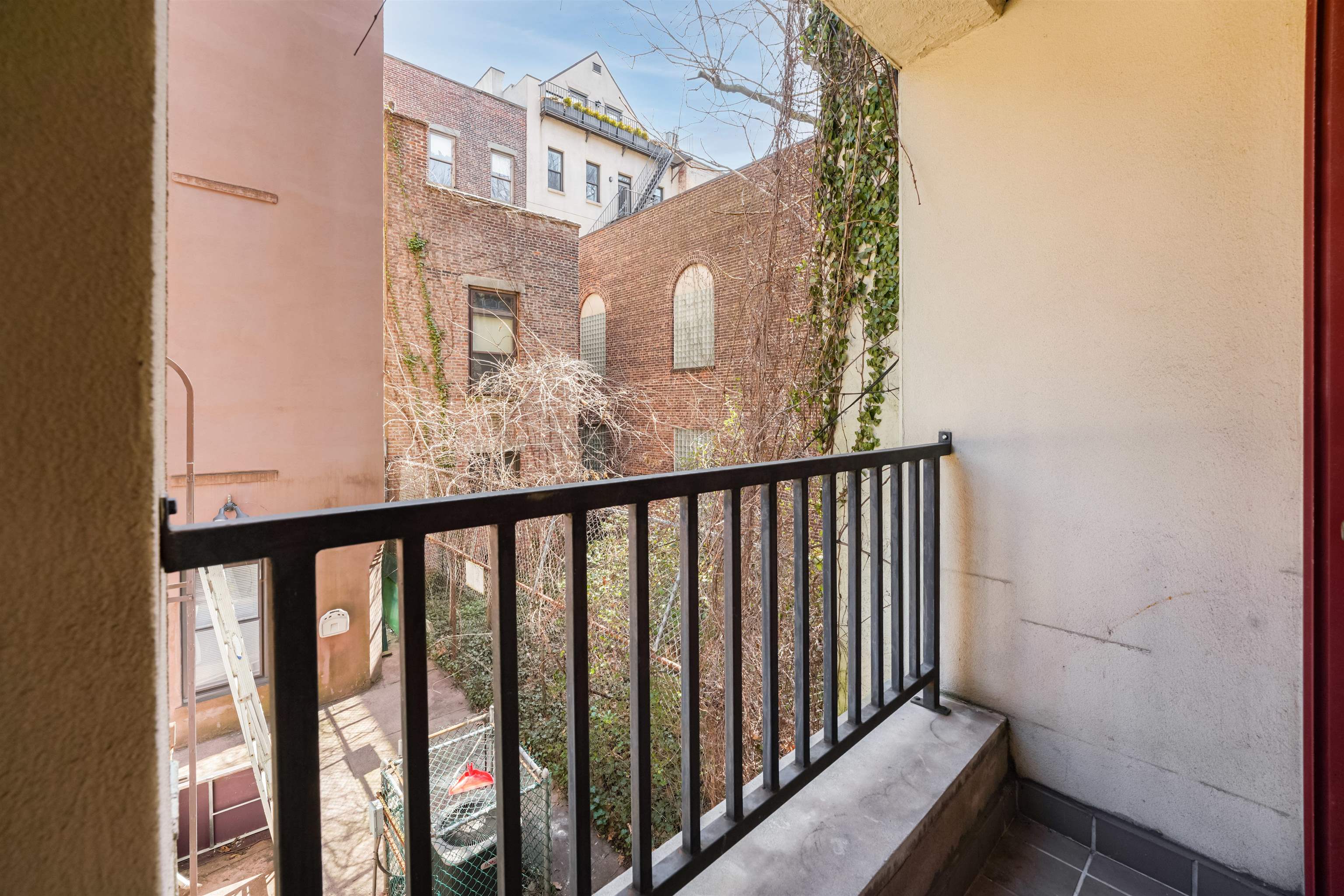 829 WASHINGTON ST Unit: 5