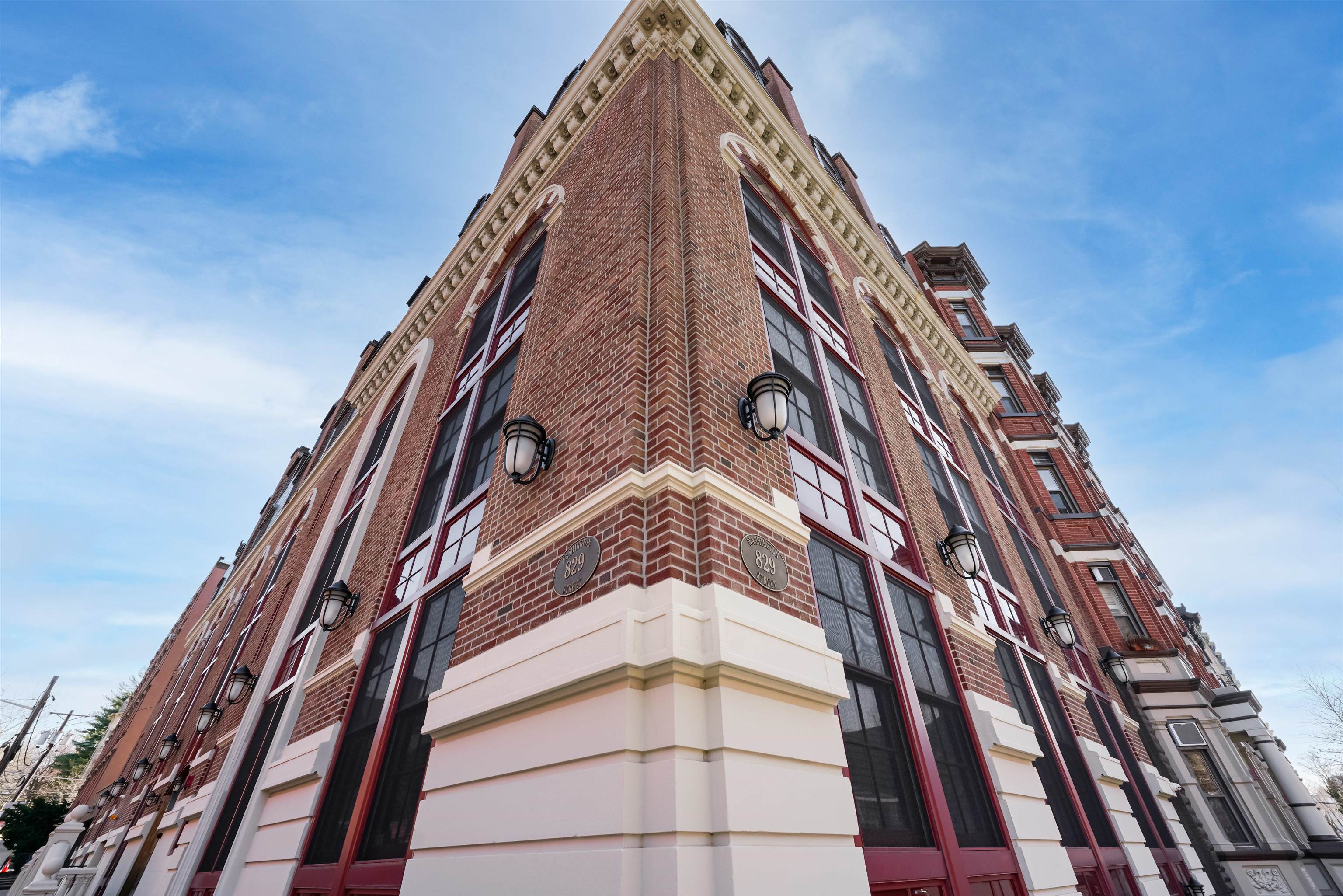 829 WASHINGTON ST Unit: 5
