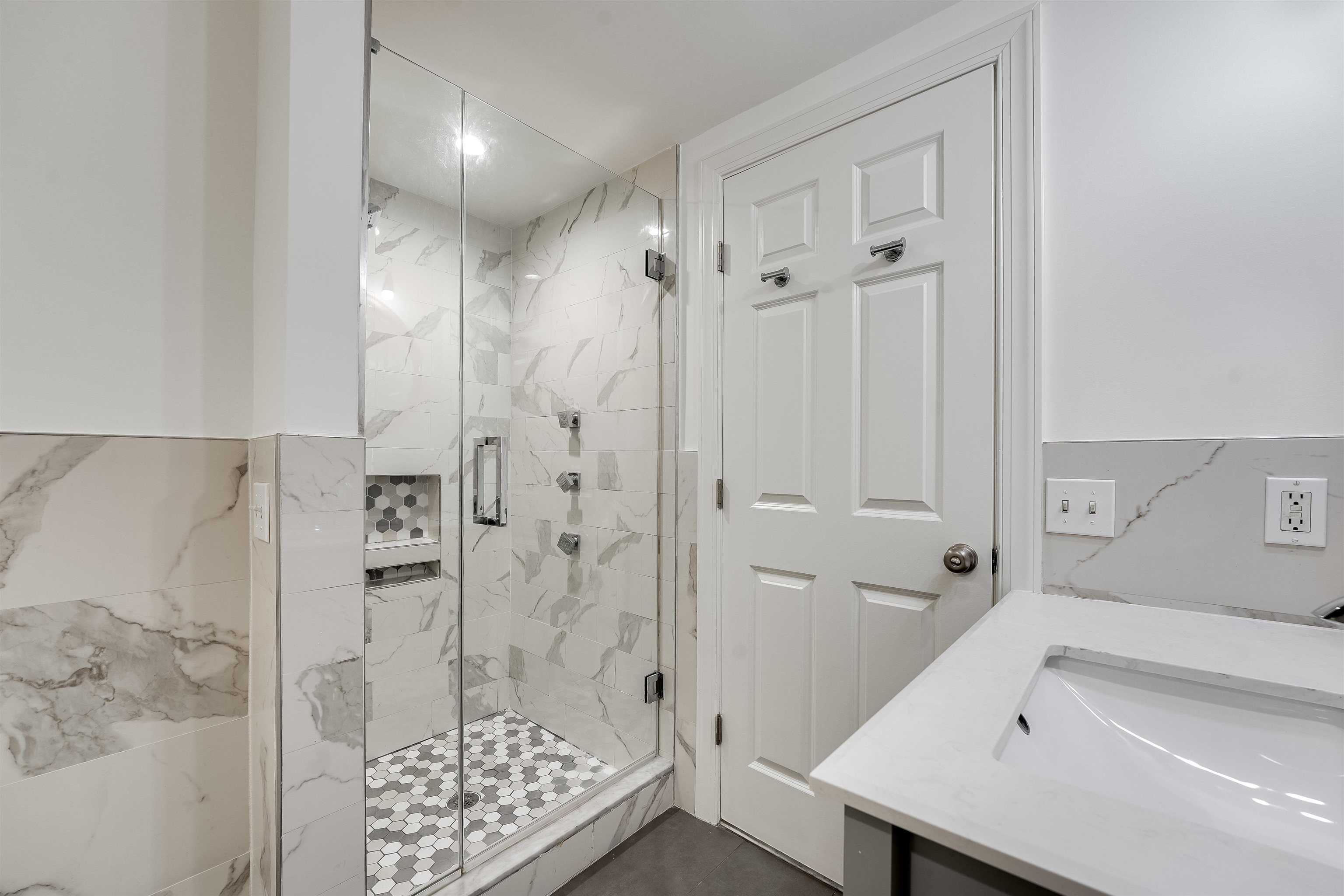 829 WASHINGTON ST Unit: 5