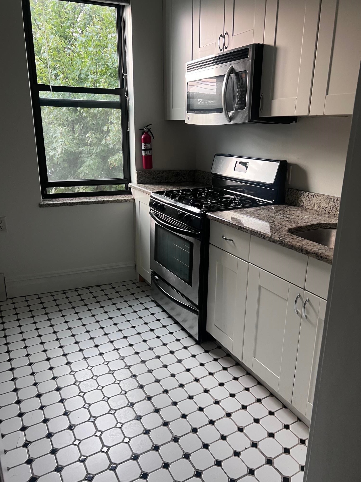 50 49TH ST Unit: 4