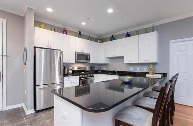 1200 GRAND ST Unit: 322