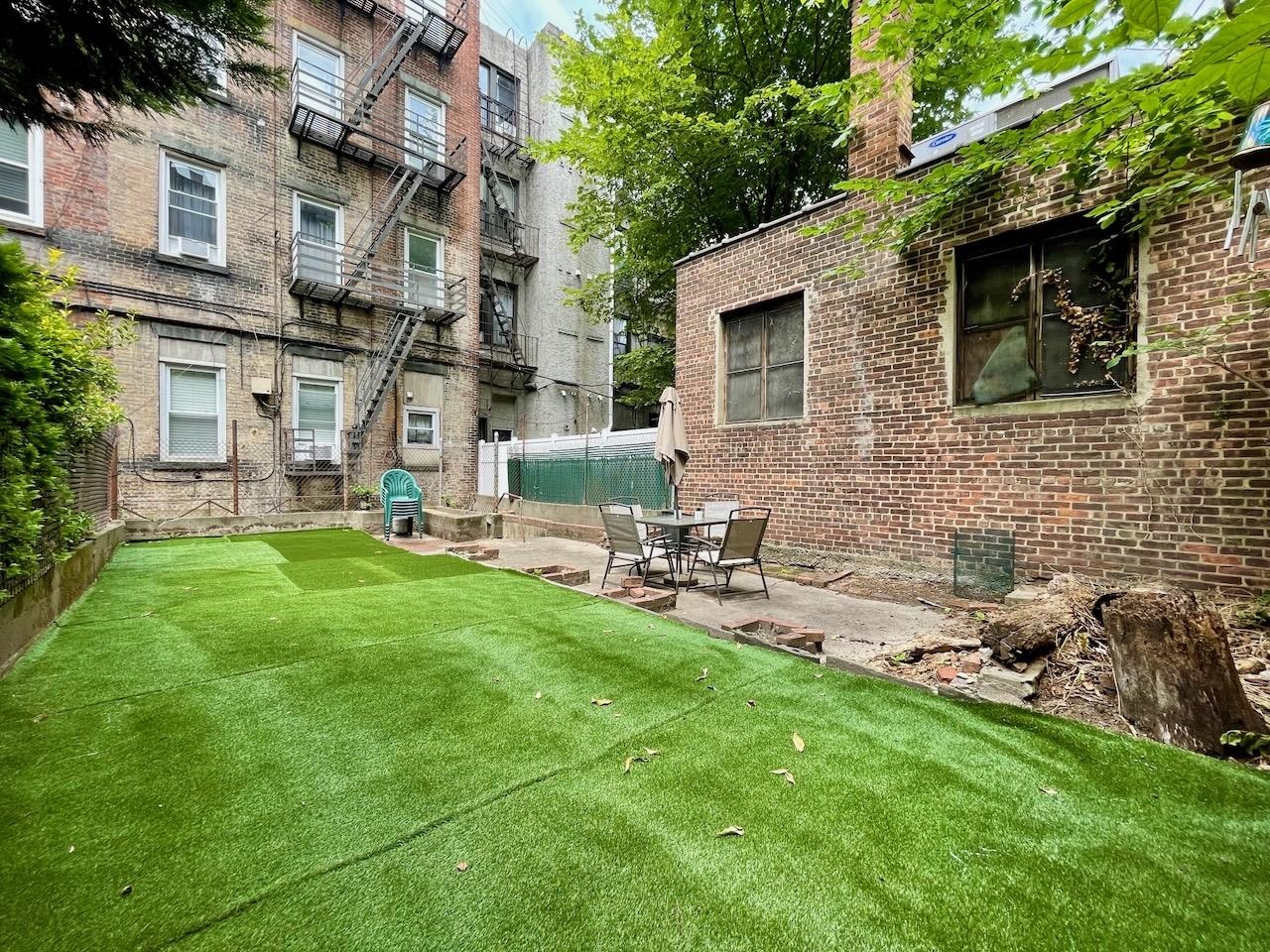 1035 WASHINGTON ST Unit: LL