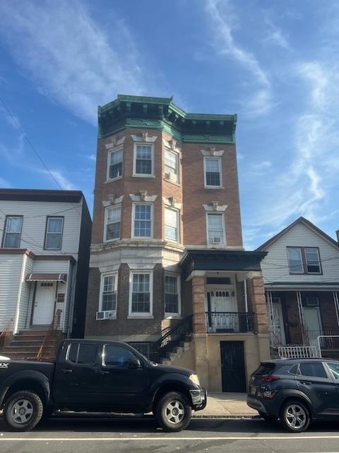 192 GRIFFITH ST Unit: 3