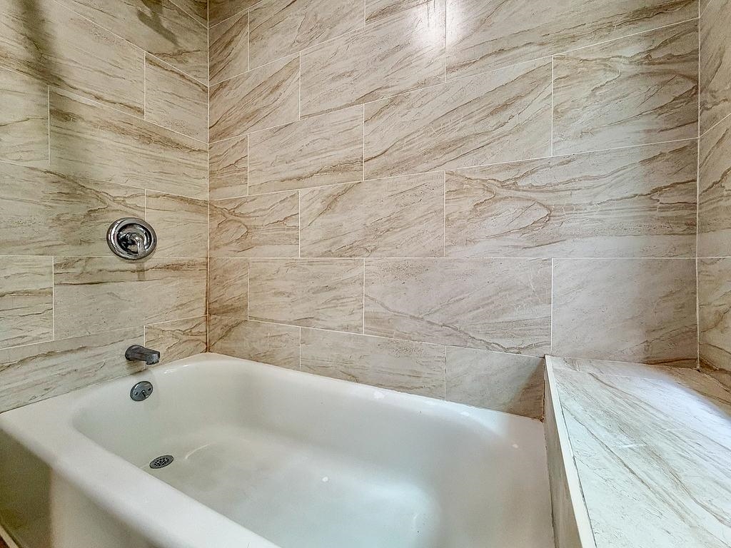 108 HUTTON ST Unit: 2nd Fl