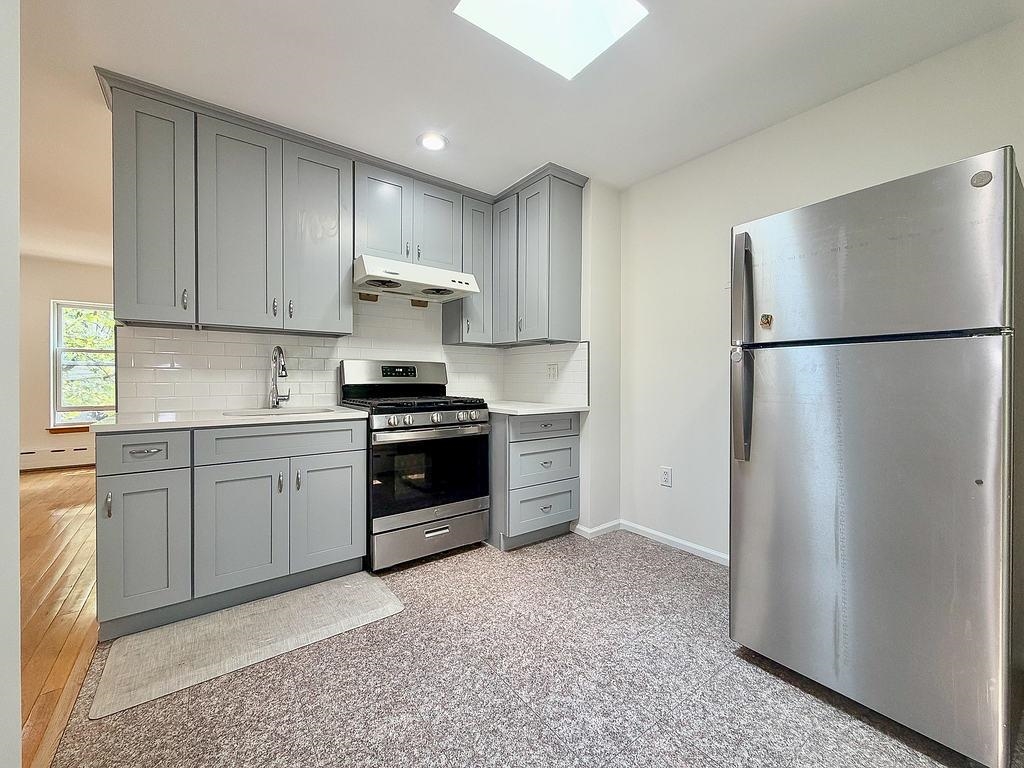 108 HUTTON ST Unit: 2nd Fl