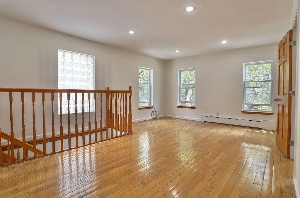108 HUTTON ST Unit: 2nd Fl