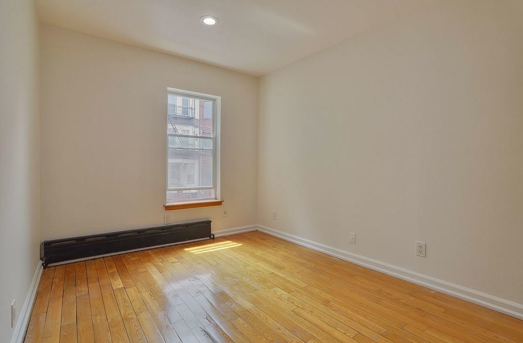 108 HUTTON ST Unit: 2nd Fl