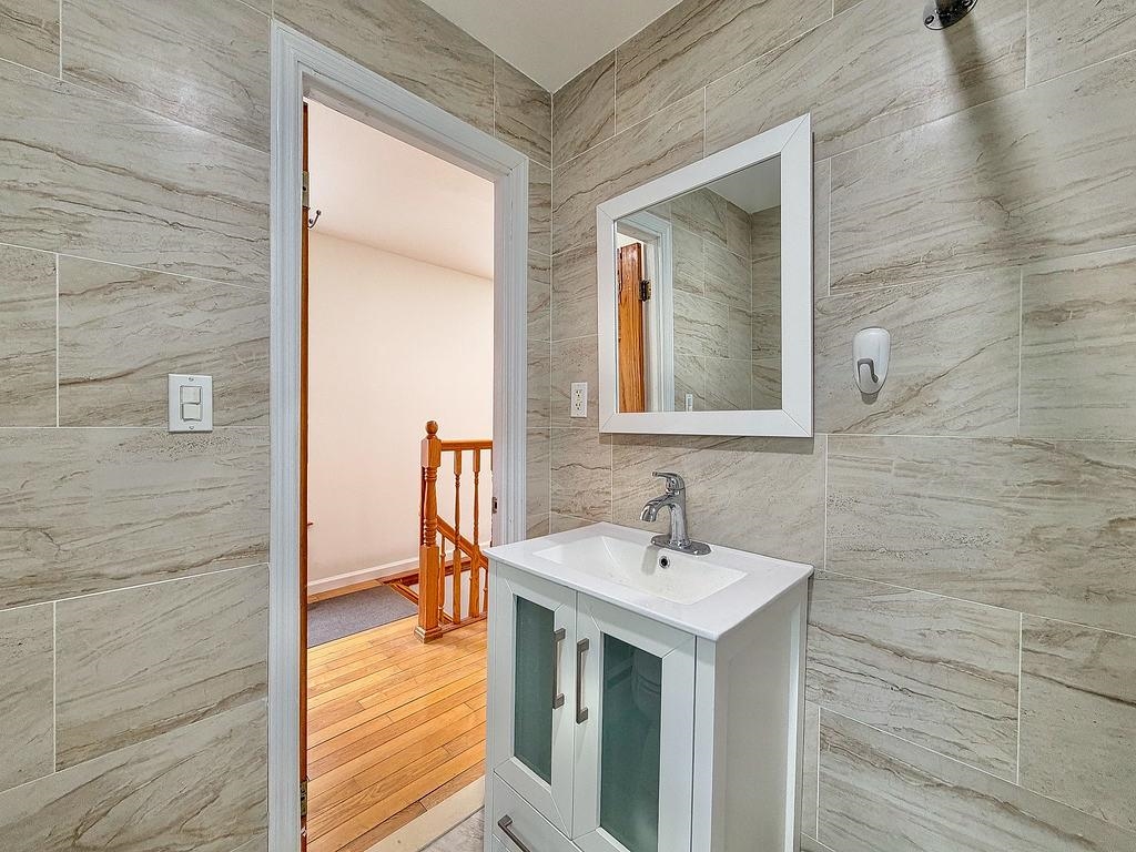 108 HUTTON ST Unit: 2nd Fl