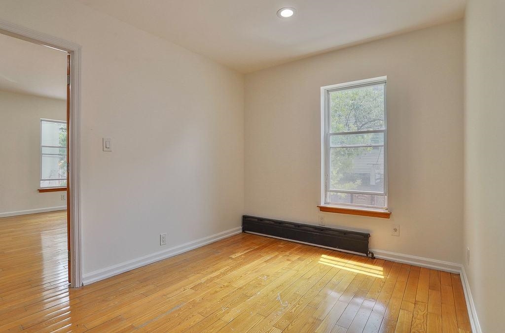 108 HUTTON ST Unit: 2nd Fl