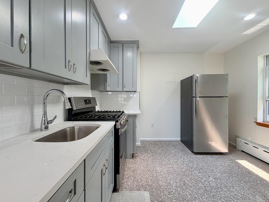 108 HUTTON ST Unit: 2nd Fl