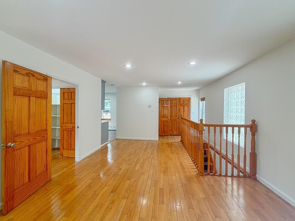 108 HUTTON ST Unit: 2nd Fl