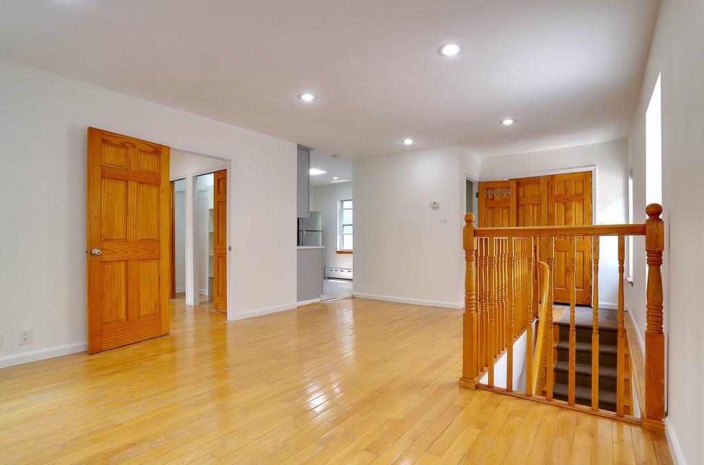 108 HUTTON ST Unit: 2nd Fl