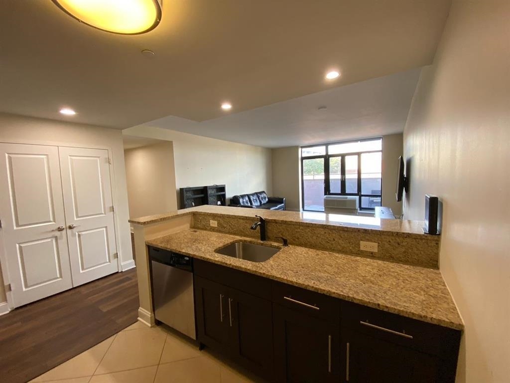 29 1ST ST Unit: 505