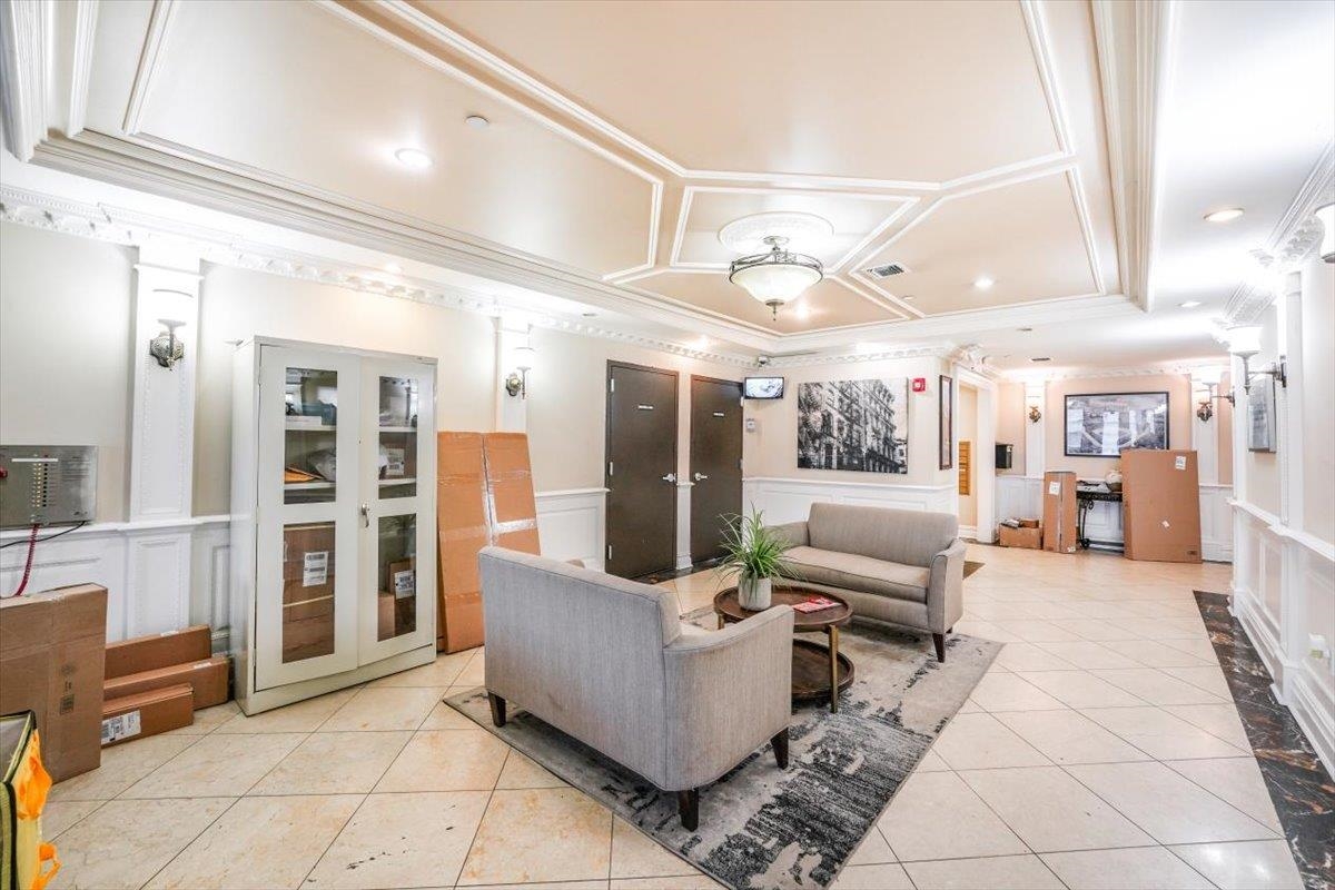 29 1ST ST Unit: 505