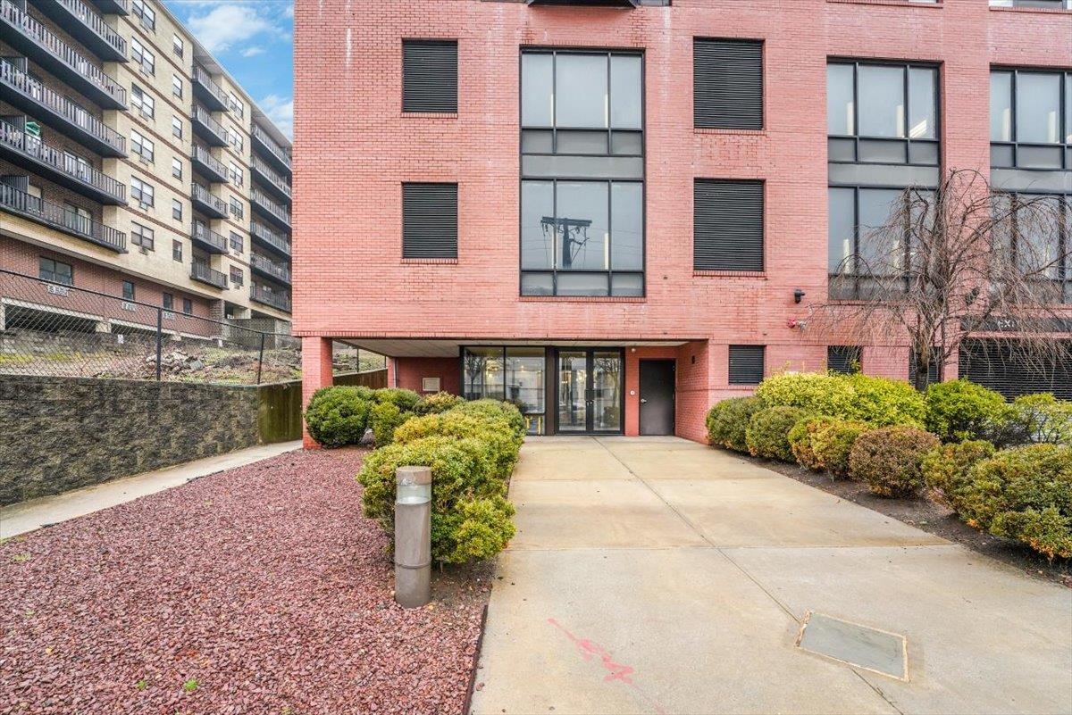 29 1ST ST Unit: 505