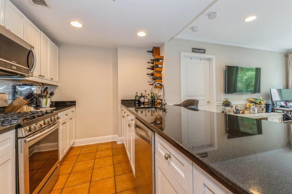 70 ADAMS ST Unit: 2A
