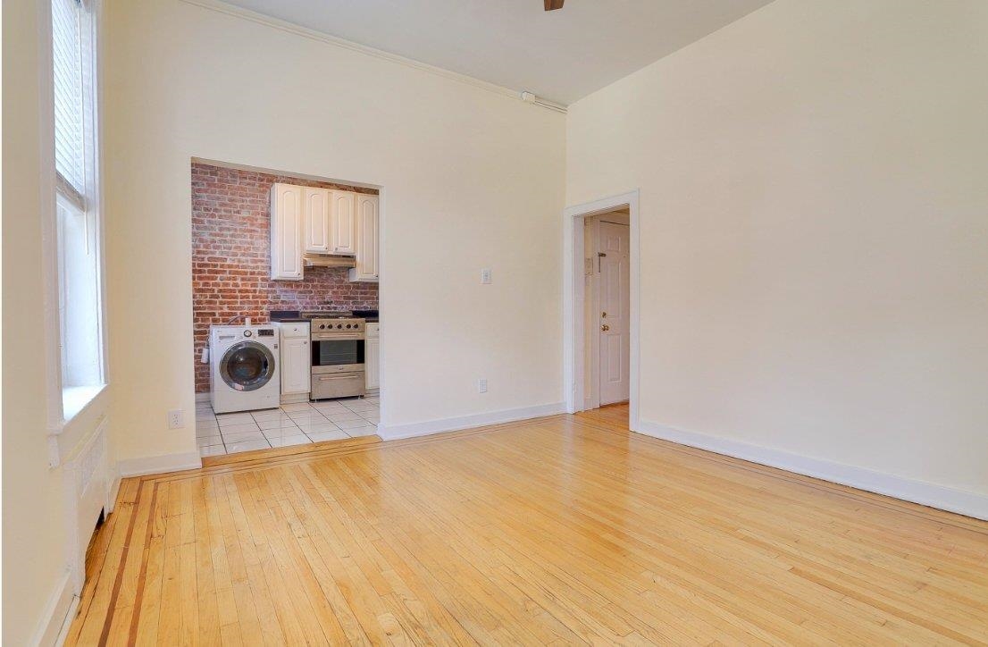 740 WASHINGTON ST Unit: Apt 2