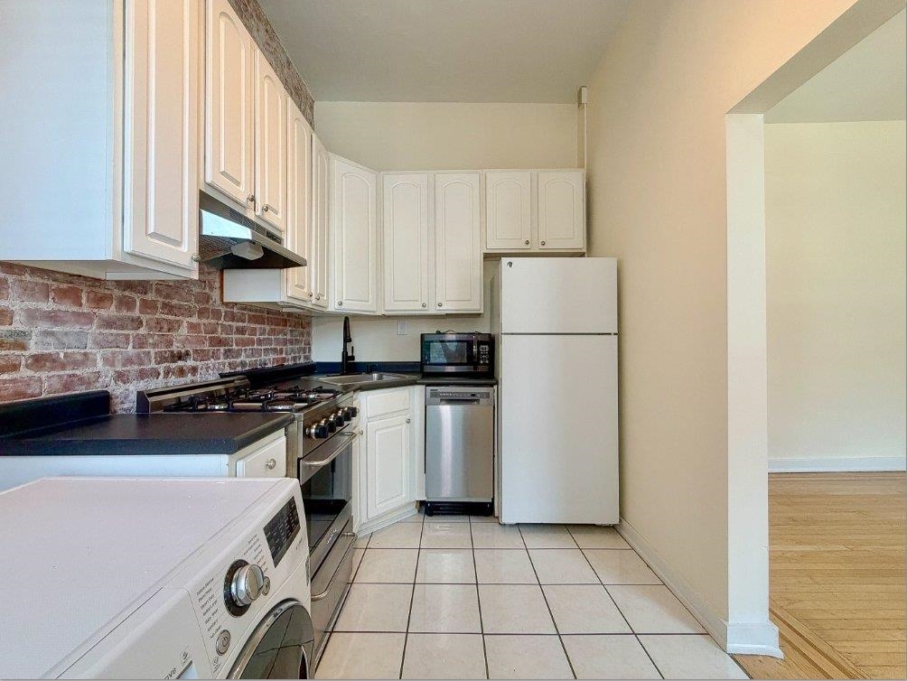 740 WASHINGTON ST Unit: Apt 2